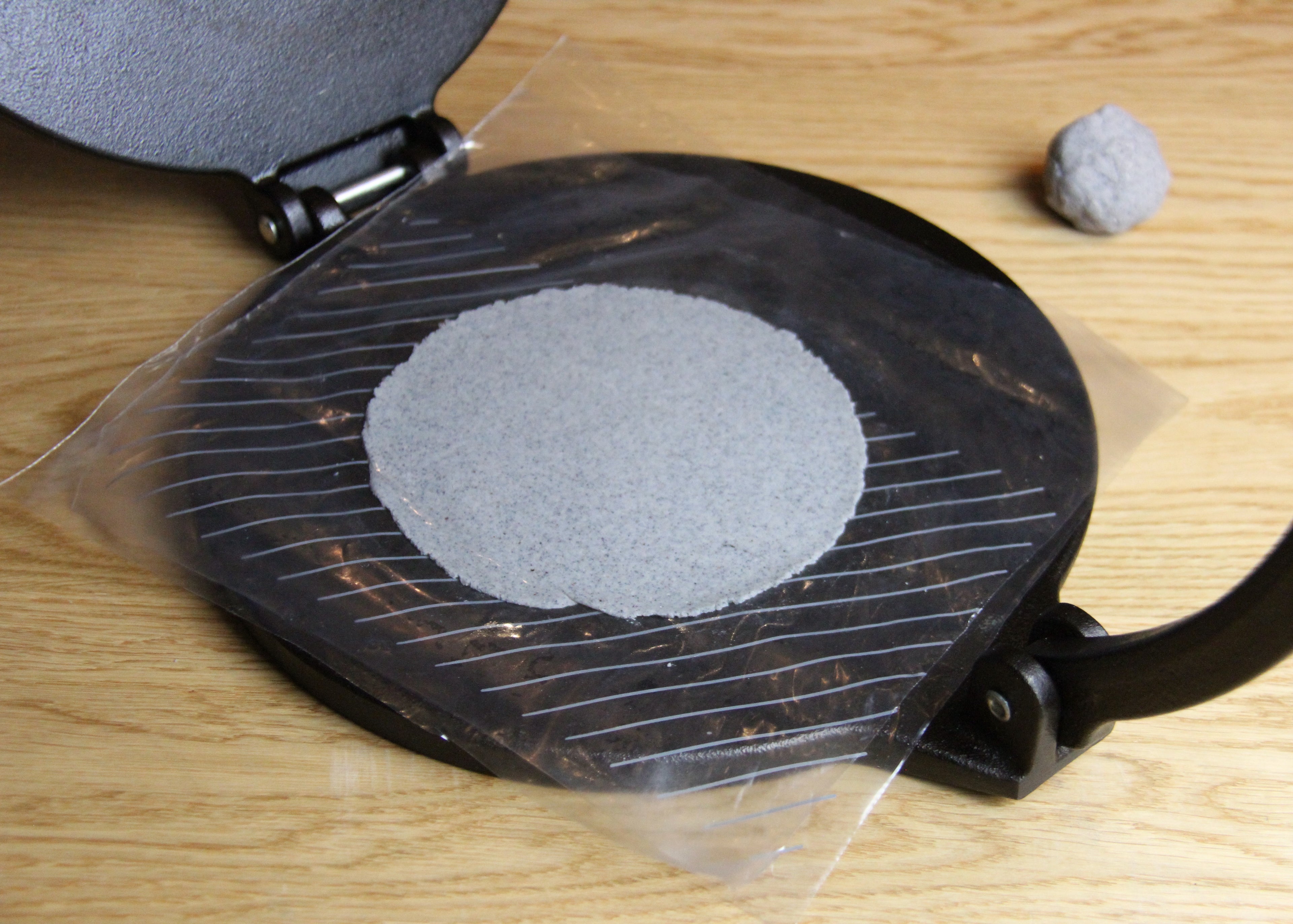 Victoria Cast Iron Tortilla Press (16.5 cm), pre-seasoned