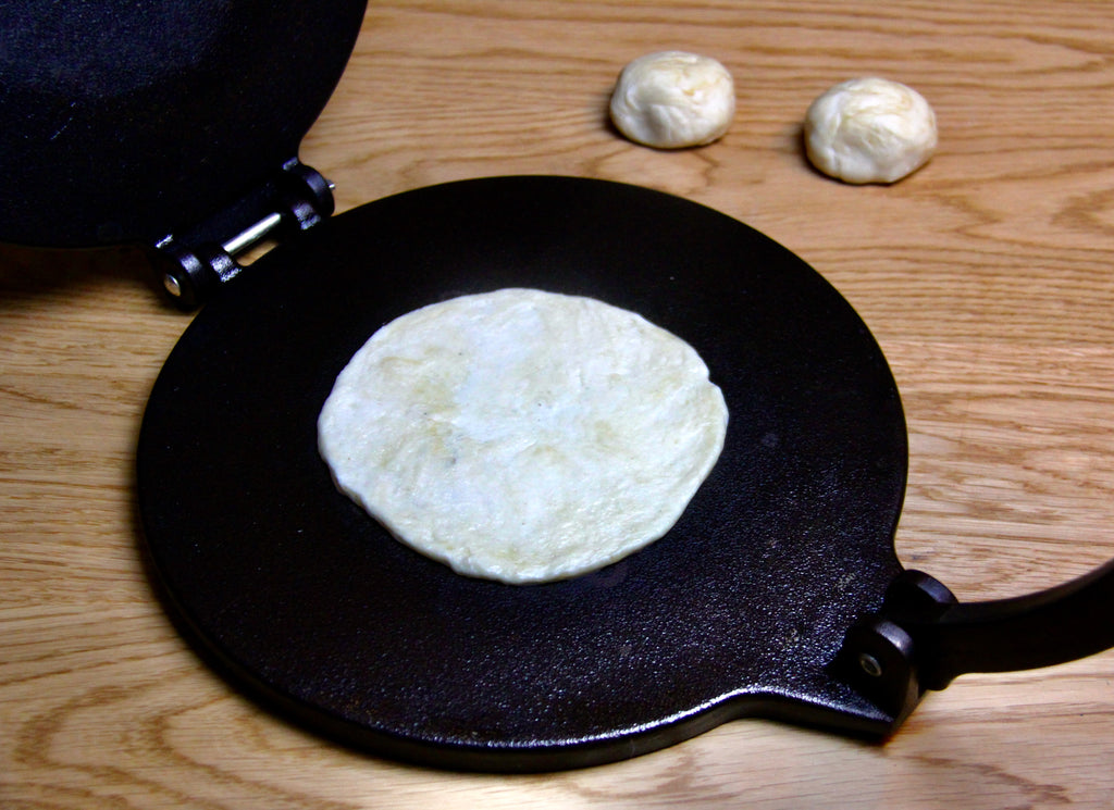 Victoria Cast Iron Tortilla Press (20 cm), pre-seasoned