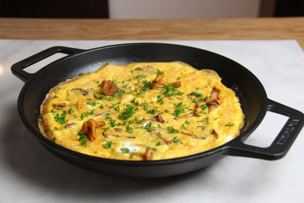 Victoria Cast Iron Skillet with Double Handles (26 cm) - enameled