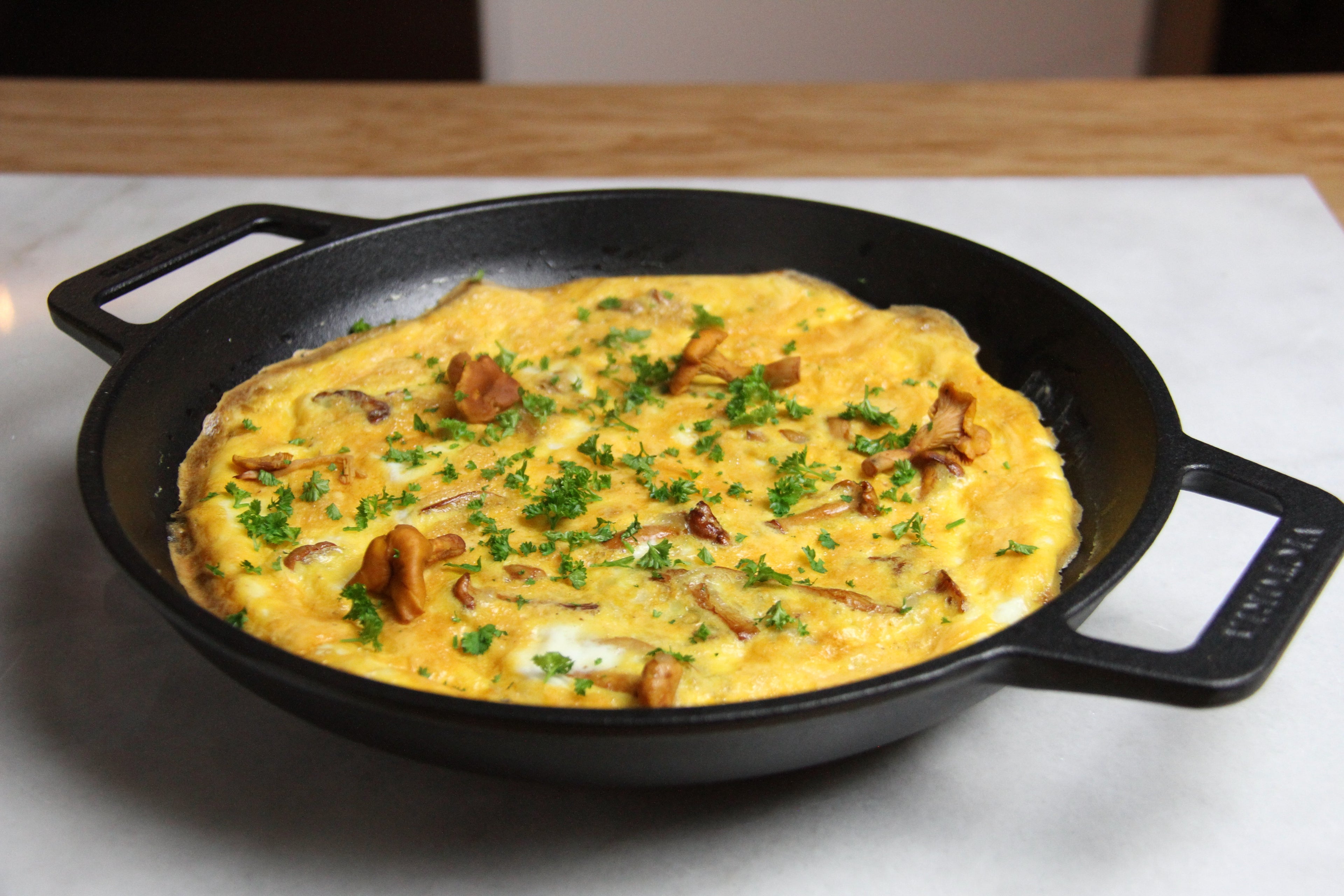 Victoria Cast Iron Skillet with Double Handles (26 cm) - enameled