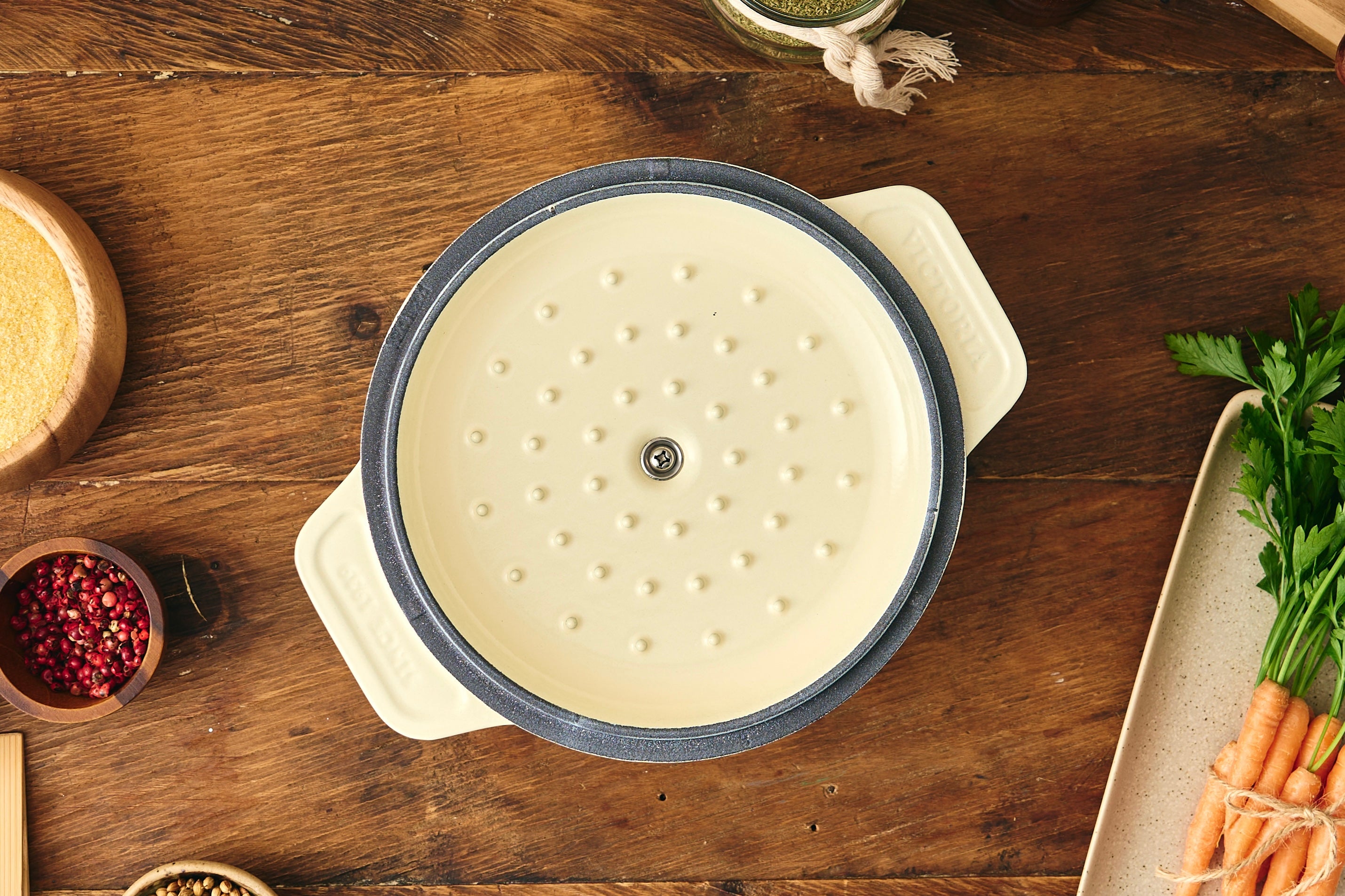 Victoria White Sable Dutch Oven 1.9 lts - white enameled